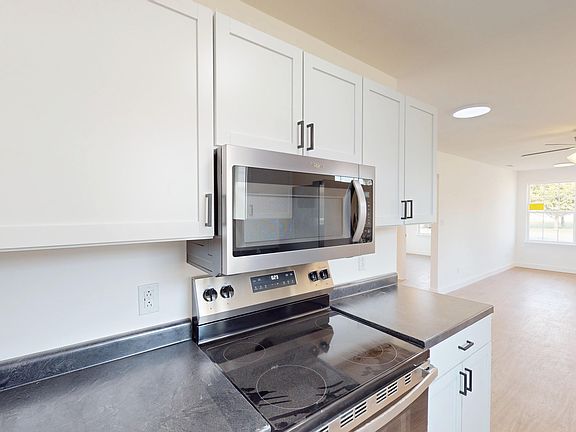 4th image of 836 Maple St #A