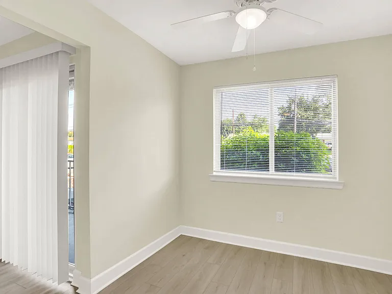 Twin Lakes Apartments — Photo 5