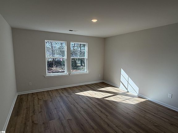 2nd image of 204 Clydesdale Rd