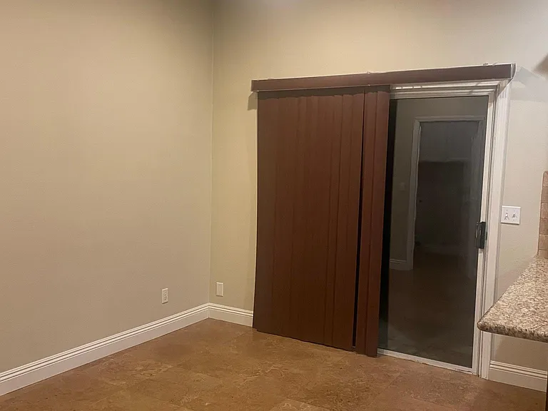 2182 Decatur Ave — Photo 15