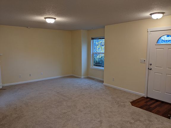 Living room/dining room