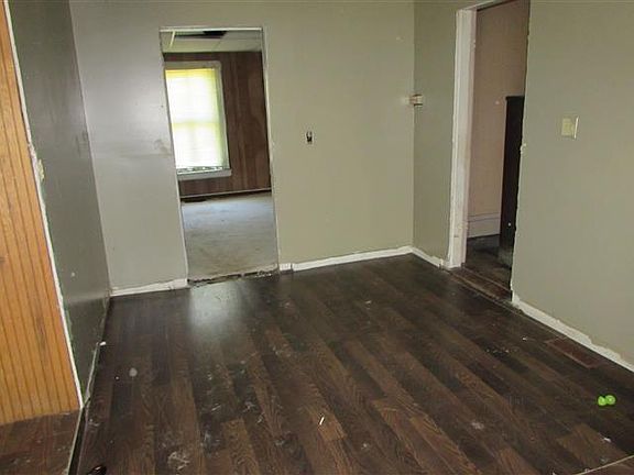 5th image of 2715 Auburn St