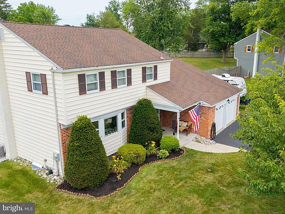2nd image of 284 Manor Rd