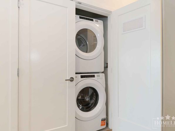 2 bedroom rental in Surrey — photo 17