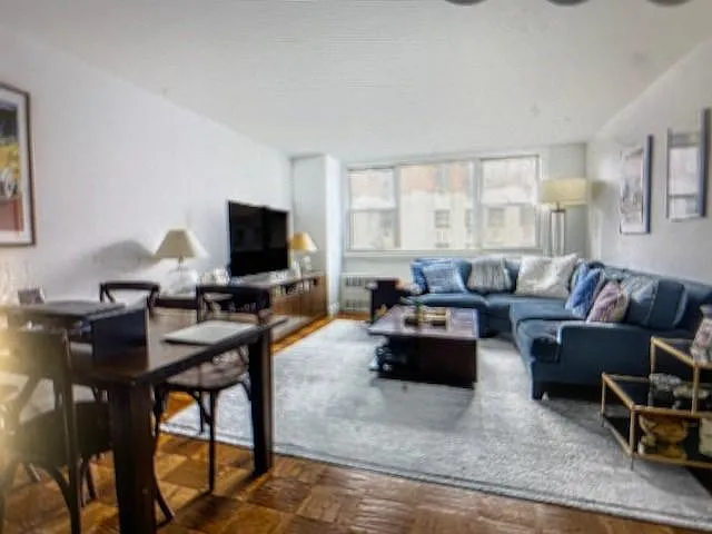 1 bed, 864 sqft, $2,200 — Photo 3