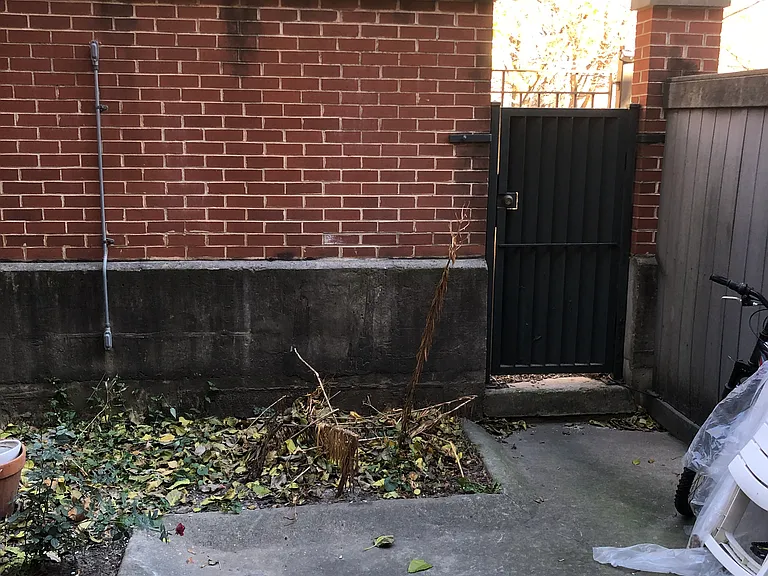 711 S Ashland Ave — Photo 5