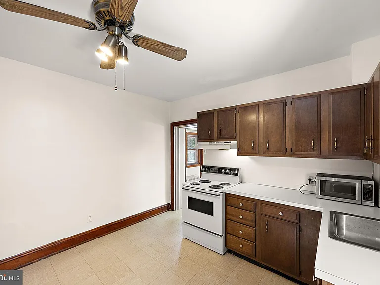 409 W 20th St #2 — Photo 15