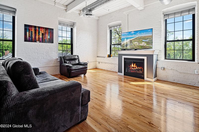 5th image of 387 3rd Avenue #304