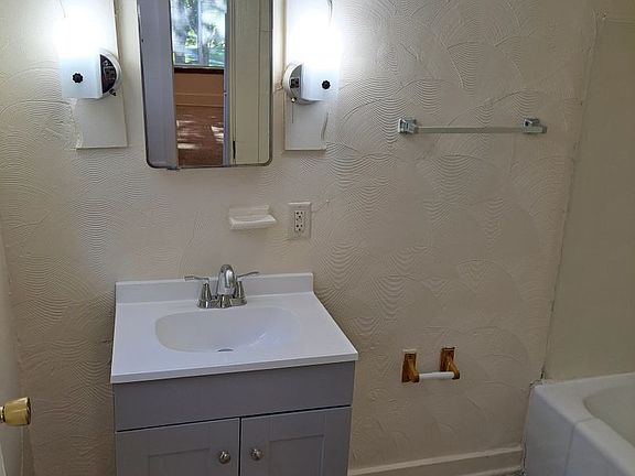 5th image of 1227 California Ave APT 3