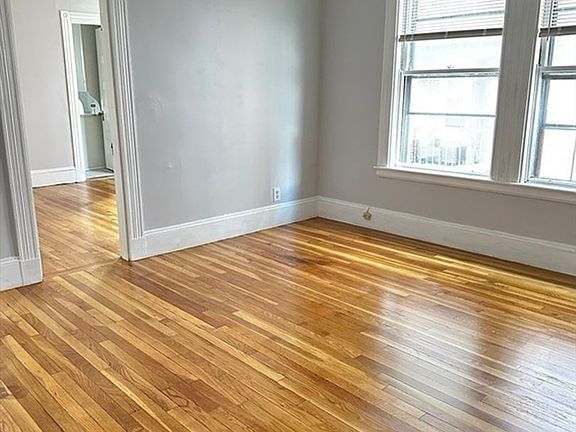5th image of 8 Quint Ave #2B