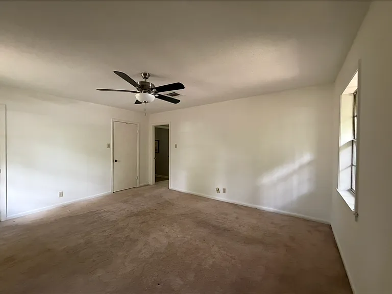 2102 Elmwood Dr — Photo 14