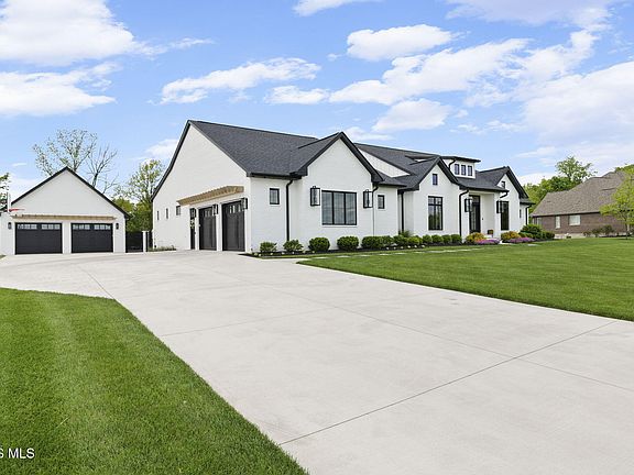3rd image of 9560 Smokies Way