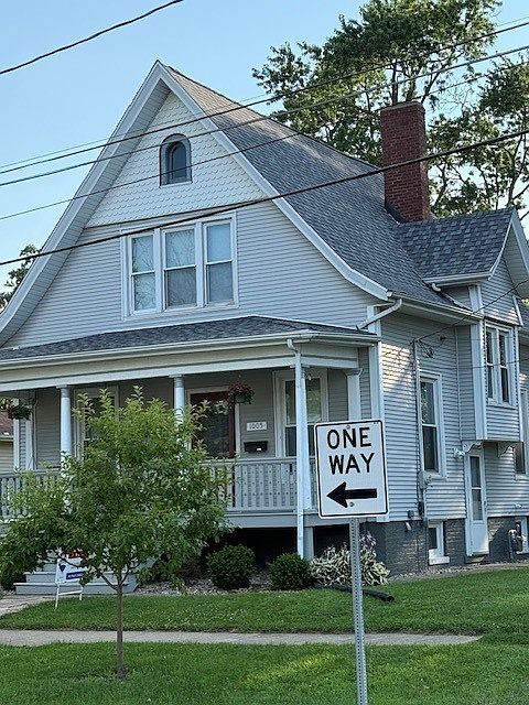 1st image of 1005 S Center St