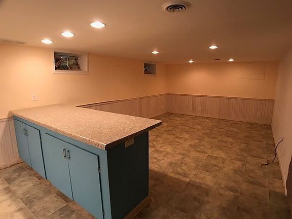 5th image of 714 Botham Ave