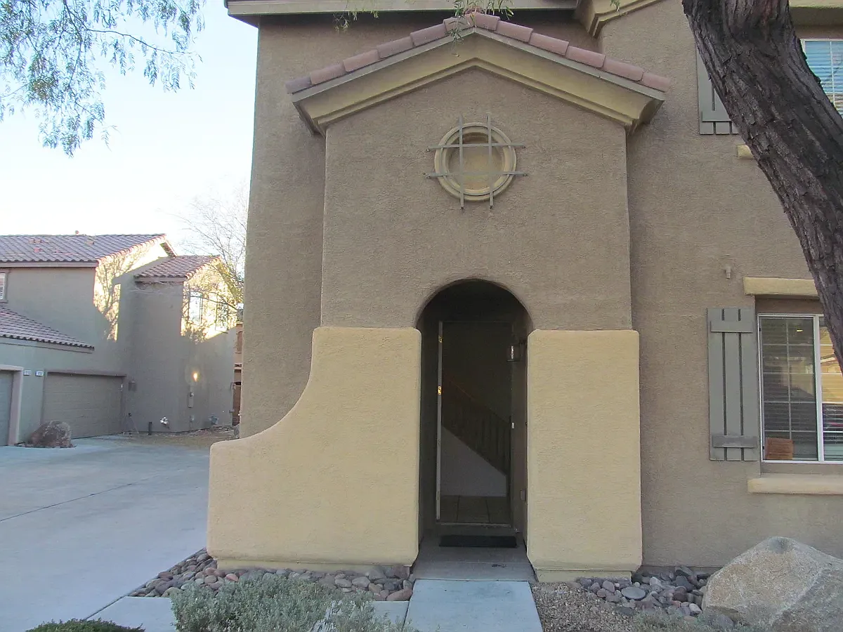 4 bed, 2.5 bath, 1739 sqft, $1,800 — Photo 2