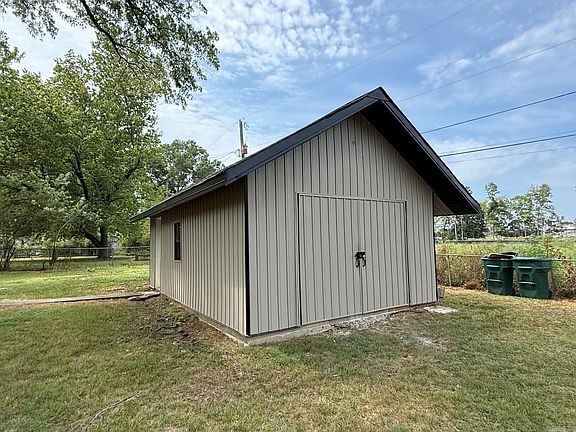 5th image of 7 Pamela Ln