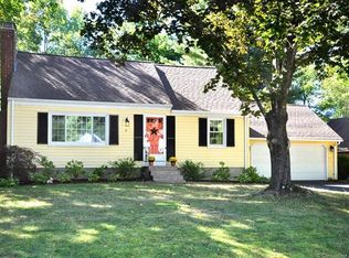 8 Highfields Dr, Canton, CT 06019