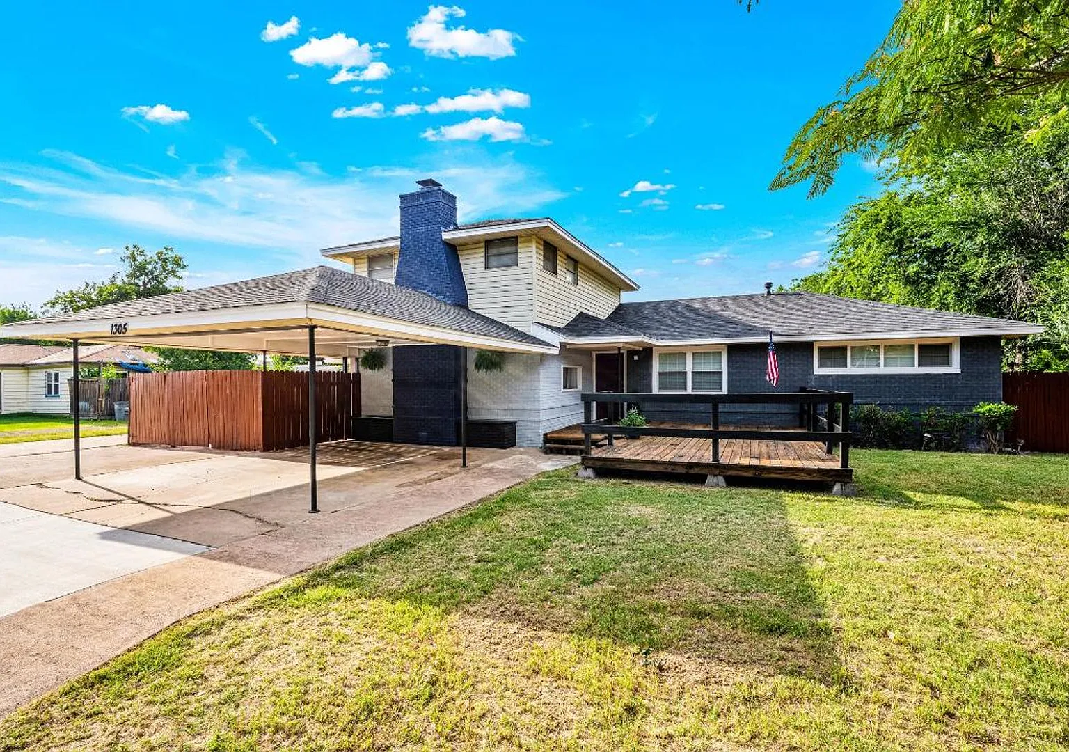 Beautiful & Newly Renovated 4 Bed & 2 Bath House in Lawton — Photo 1