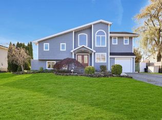 158 Franklin Rd, Oakdale, NY 11769