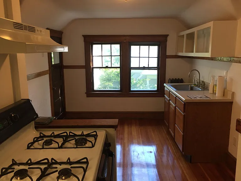 165 Crescent St #4 — Photo 16