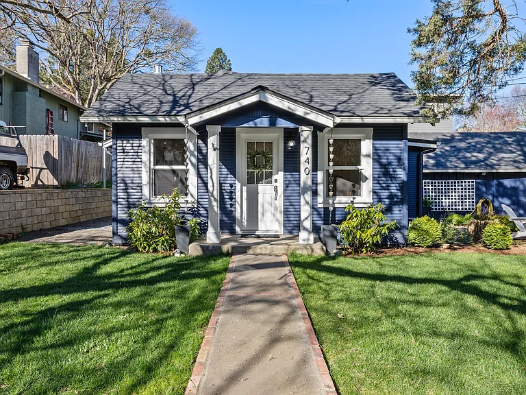 740 Sterling St — Photo 27