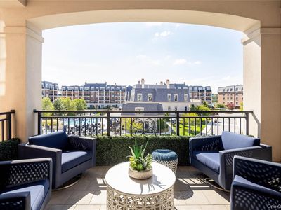 2000 Royal Court #2105/2103, New Hyde Park, NY, 11040