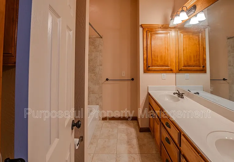 8833 NW 114th Cir — Photo 7