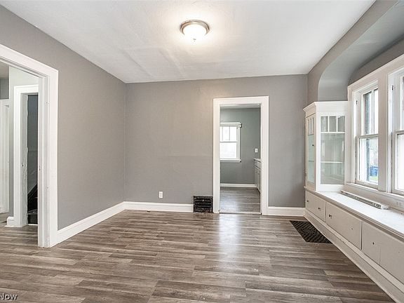 5th image of 7915 Vineyard Ave