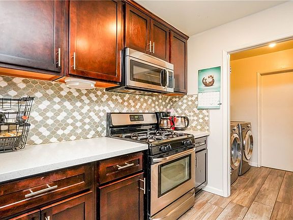 4th image of 1674 Brentwood Dr