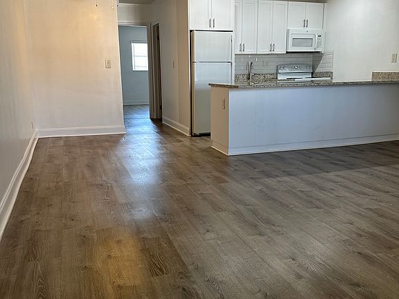 3rd image of 2801 NE 51st St #A