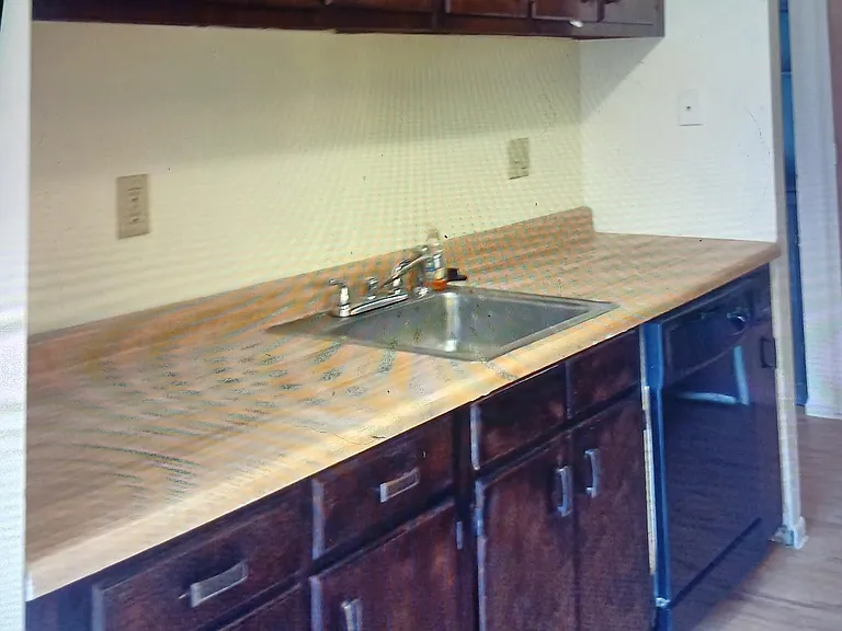 1520 Valley Dr — Photo 6