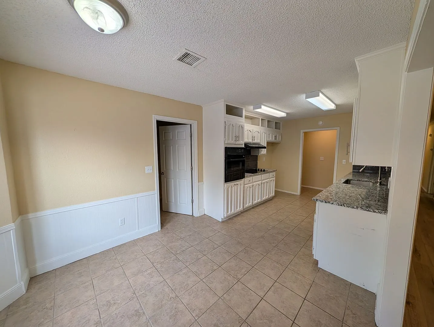 Renovated 4 bedroom in BA schools — Photo 3