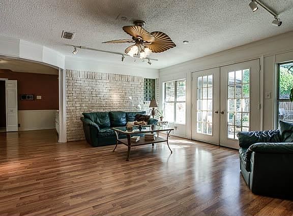4th image of 9303 Faircrest Dr