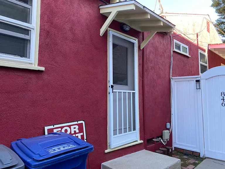 844 Penn St — Photo 16