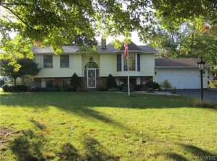 5054 Carriage Ln, Lockport, NY 14094