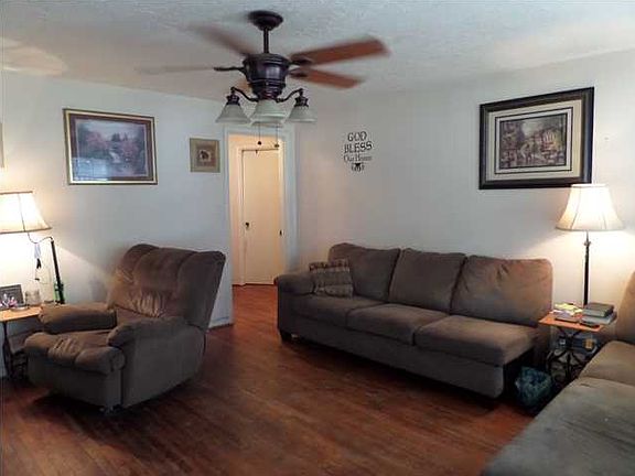 2nd image of 102 Yaupon Dr