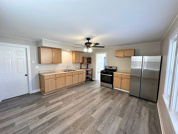 3rd image of 326 Railroad St