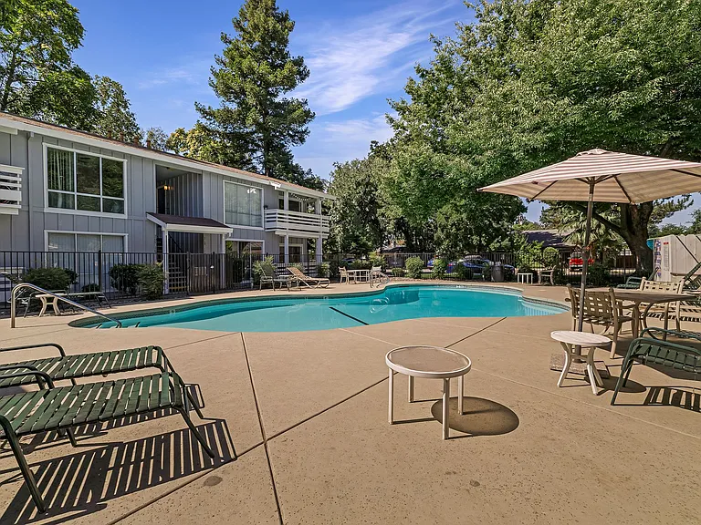 1836 Laburnum Ave — Photo 3