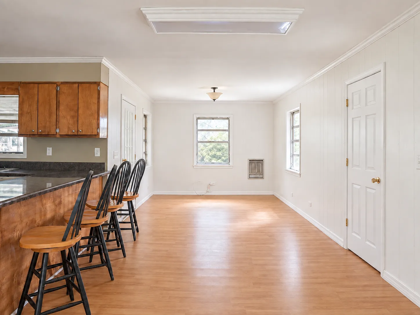 3 bed, 1.5 bath, 1380 sqft, $1,200 — Photo 4