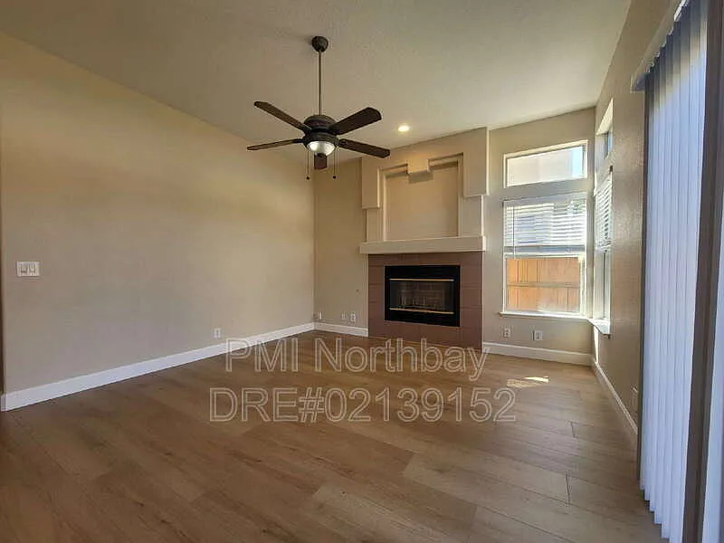 4 bed, 3.0 bath, 2466 sqft, $3,600 — Photo 4