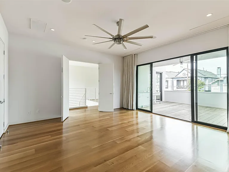 815 Alexander St — Photo 31
