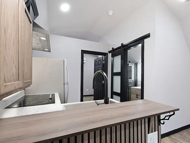 210 N Jackson St #B — Photo 5
