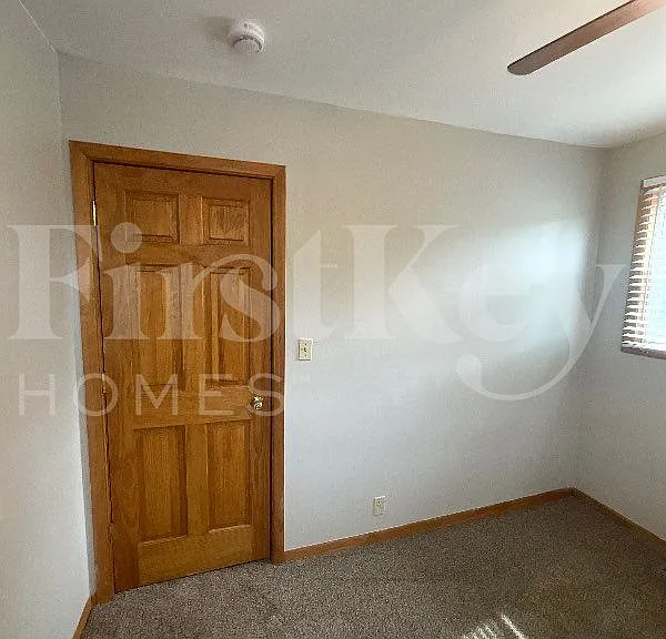 422 Granville Ave — Photo 9