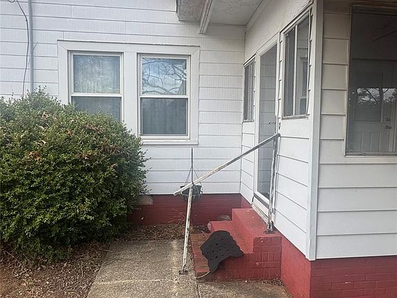 3rd image of 840 Skinner Rd
