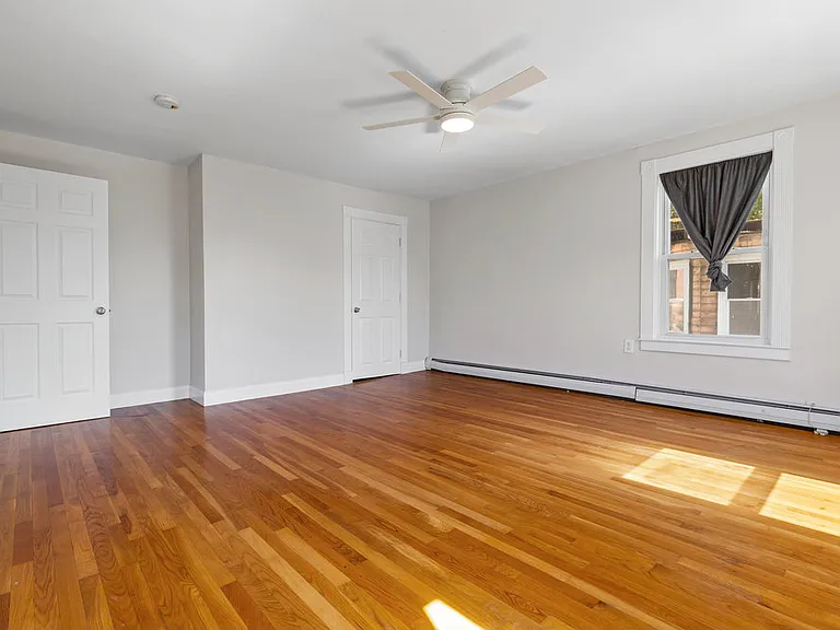 Large bedroom #1