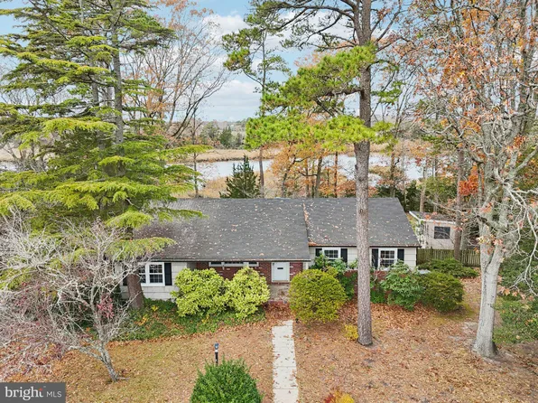 911 Bartlett Dr, Linwood, NJ 08221