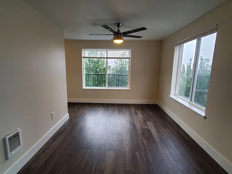 411 10th Ave — Photo 26