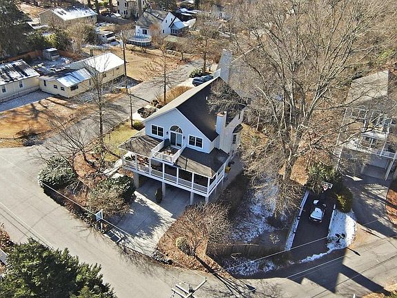 4th image of 764 N Riverside Dr