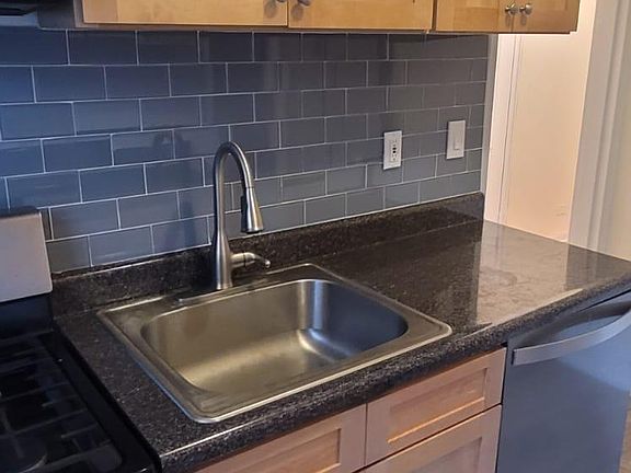 5th image of 3439 Knox Pl APT 3C