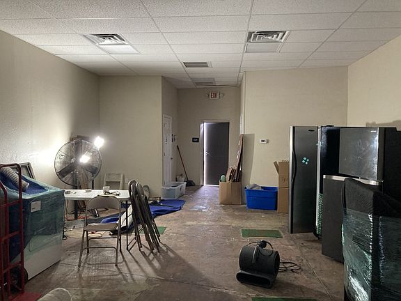 3rd image of 454 Golfair Blvd